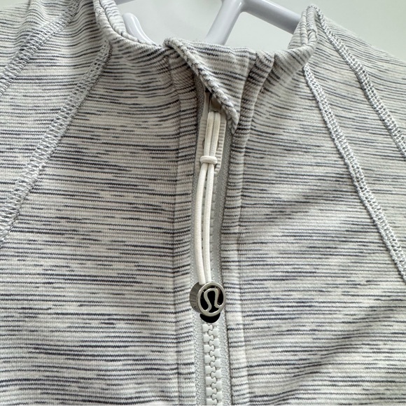Lululemon define jacket size 12 - Picture 5 of 9